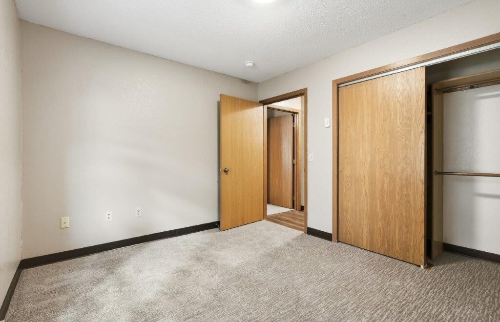 Campus View Apartments in Brookings, SD - (3 Bed)-12