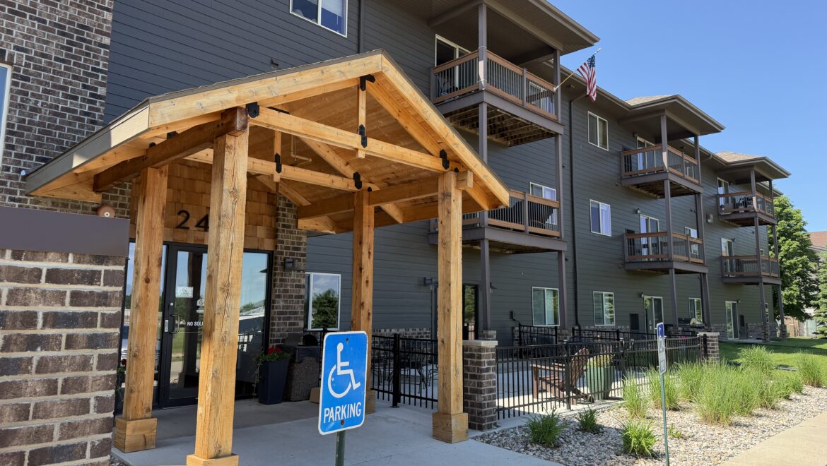 Mills Ridge Apartments Brookings, SD - Entrance