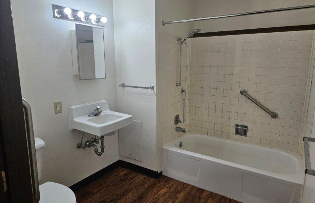 applecrest apartments in bigstone, sd - bathroom