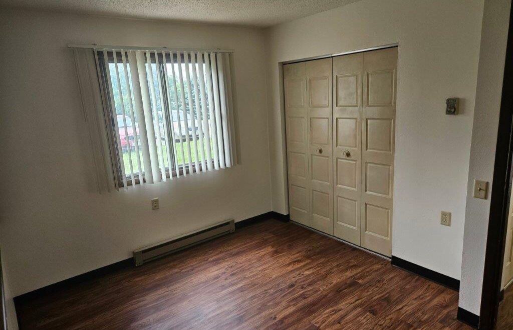 applecrest apartments in bigstone, sd - bedroom closet