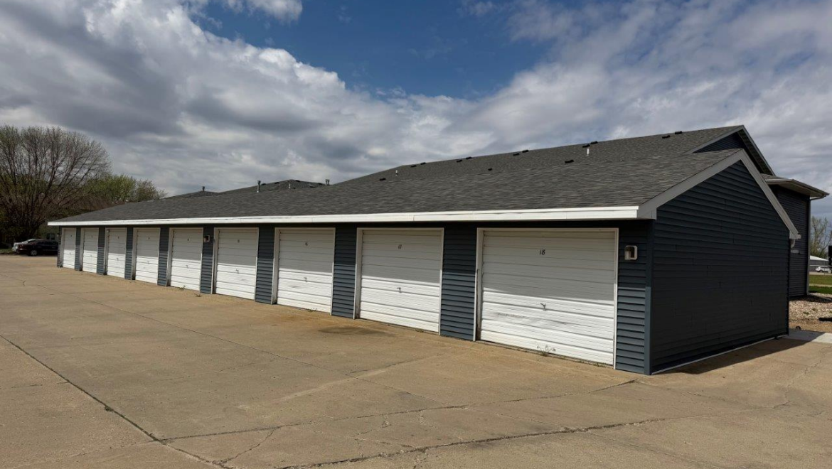 lincoln apartments (vermillion) garages