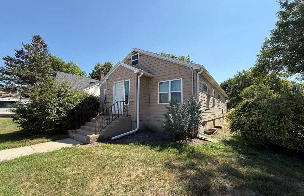 220 6th street in brookings, sd - featured image