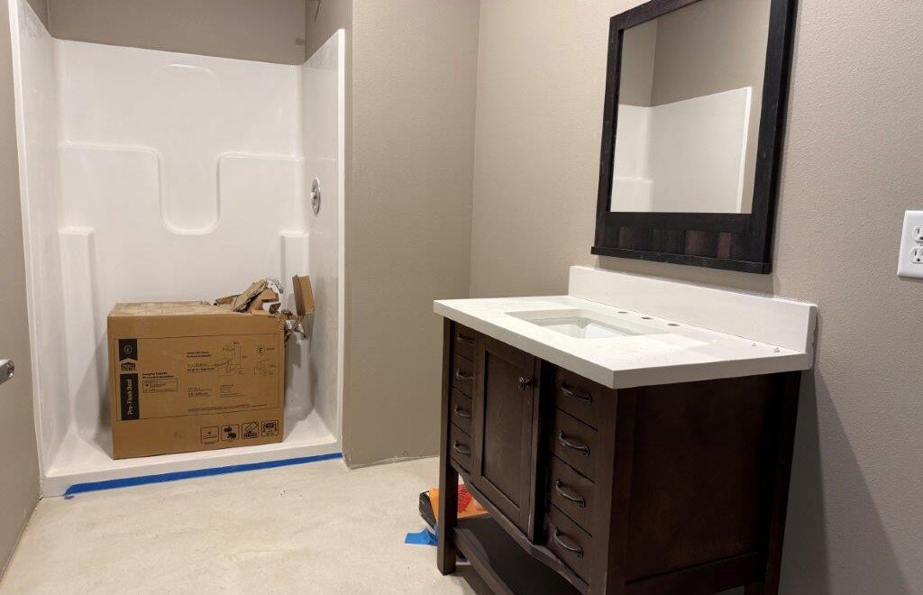 Flats on Kemp in Watertown, SD - Bathroom Example 3