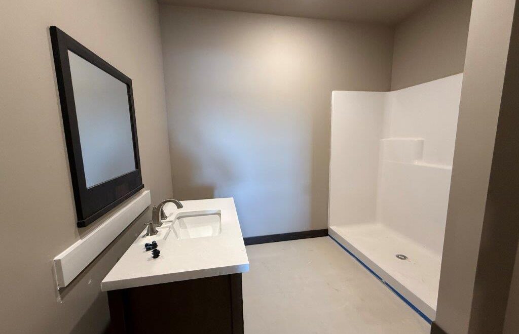 Flats on Kemp in Watertown, SD - Bathroom Example 1