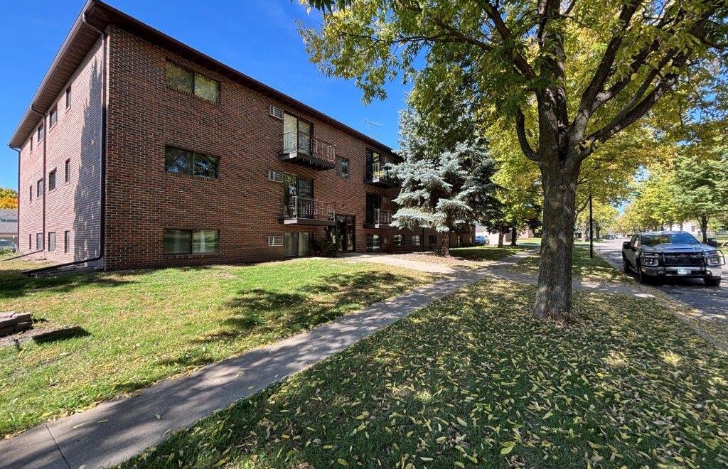 Cedar Apartments in Brookings, SD - Exterior 2