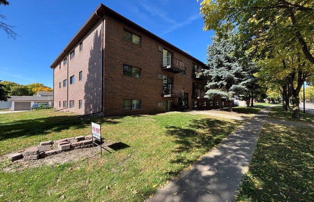 Cedar Apartments in Brookings, SD - Exterior 3