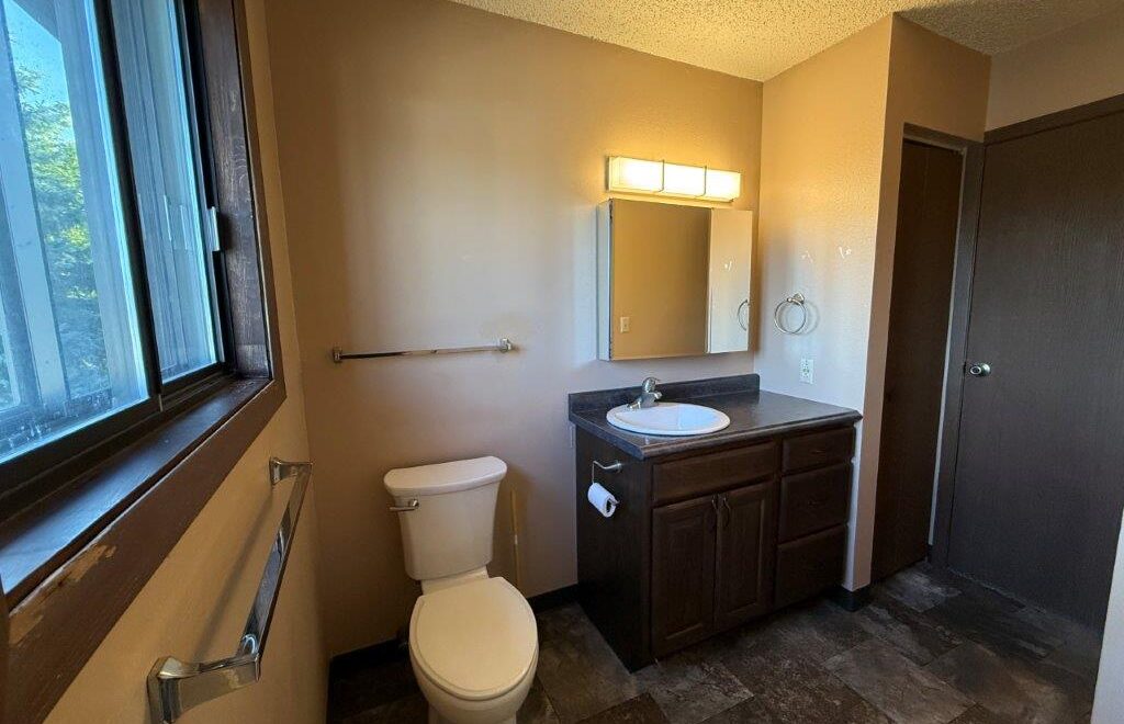 Cedar Apartments in Brookings, SD - Bathroom View 2
